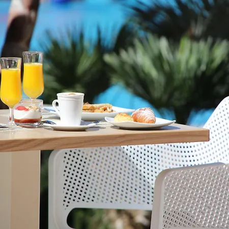 Iberostar Waves Malaga Playa 토록스